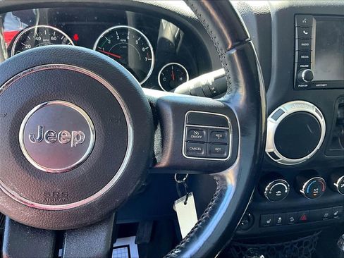 Used 2018 Jeep Wrangler Unlimited Sahara w/ Dual Top Group AWD/4WD image 17