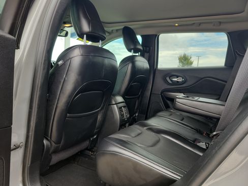 Used 2021 Jeep Cherokee Limited FWD image 10