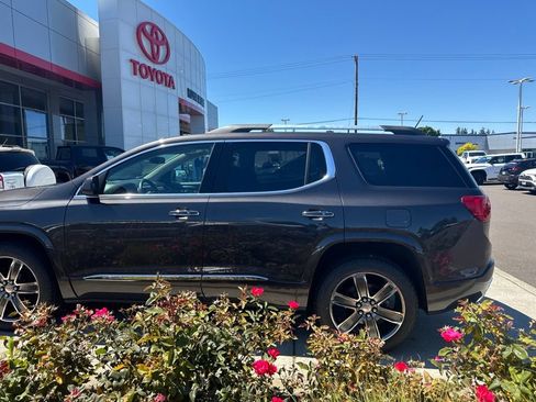Used 2017 GMC Acadia Denali w/ Technology Package AWD/4WD image 8