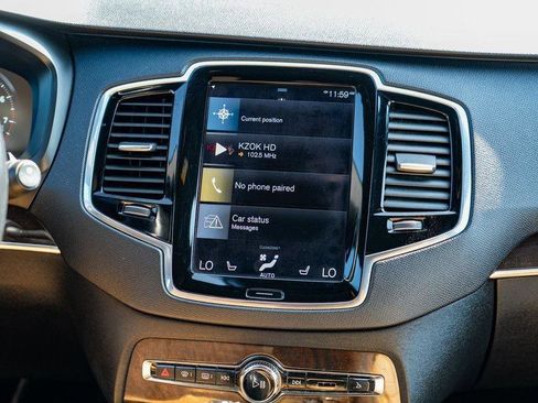 Used 2017 Volvo XC90 T6 Momentum w/ Vision Package image 19