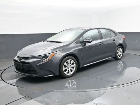 Used 2024 Toyota Corolla LE FWD image 2