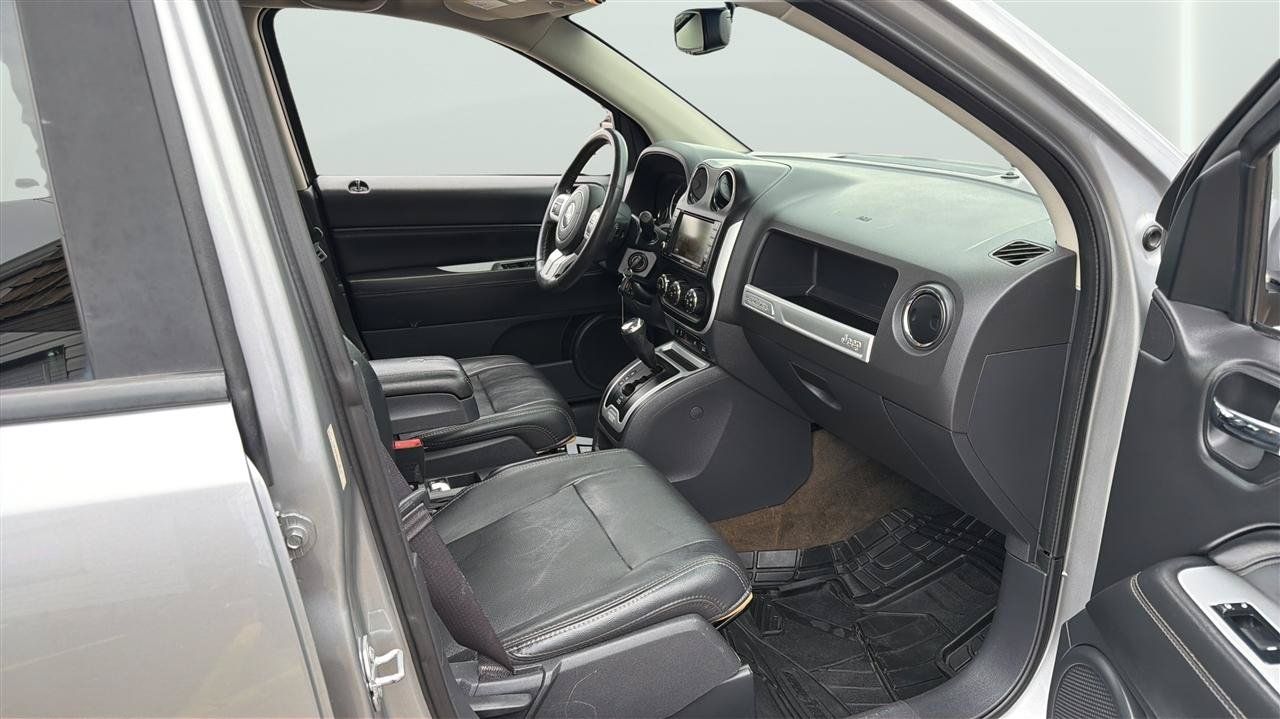 Used 2016 Jeep Compass High Altitude AWD/4WD image 15