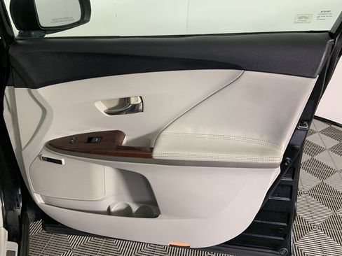 Used 2011 Toyota Venza AWD w/ Premium Pkg #2 image 23