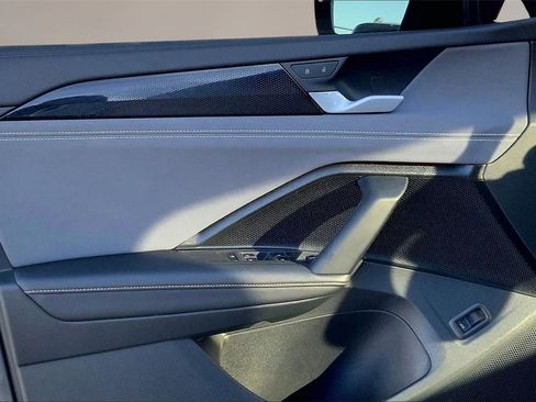 Certified 2025 Volkswagen Tiguan SE image 22