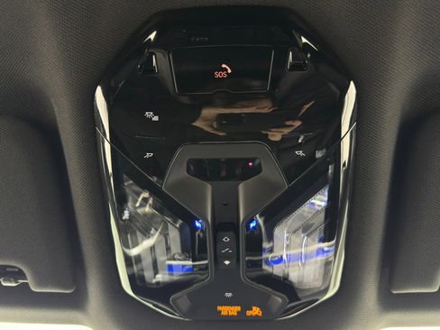 Used 2023 BMW 740i w/ Parking Assistance Package image 38