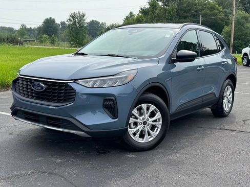 Used 2025 Ford Escape Active w/ Active Premium Tech Pack AWD/4WD image 2