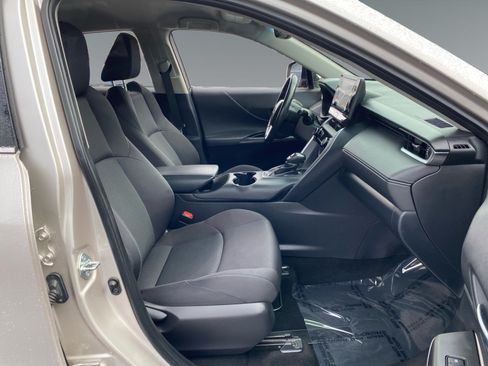 Used 2022 Toyota Venza LE AWD/4WD image 15