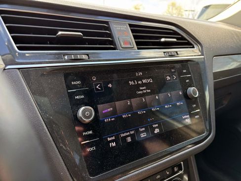 Used 2018 Volkswagen Tiguan SEL image 19