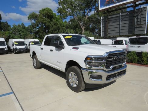 Used 2025 RAM 2500 Big Horn AWD/4WD image 1