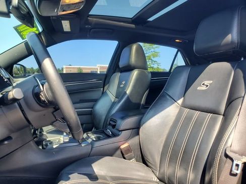 Used 2017 Chrysler 300 S AWD/4WD image 8