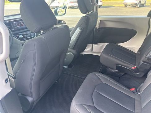 Used 2023 Chrysler Voyager LX FWD image 13
