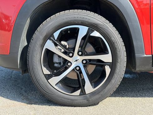 Used 2024 Chevrolet Trax RS w/ Driver Confidence Package FWD image 3