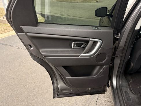 Used 2016 Land Rover Discovery Sport SE image 23