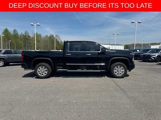 Used 2024 Chevrolet Silverado 2500 High Country w/ Technology Package AWD/4WD video 3