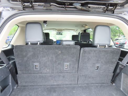Used 2024 Ford Expedition XLT AWD/4WD image 40