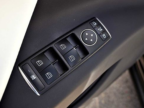 Used 2018 Tesla Model X 100D image 25