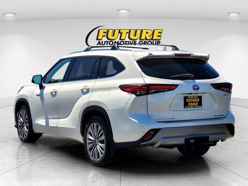 Used 2021 Toyota Highlander Platinum AWD/4WD image 6