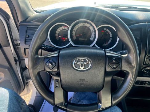 Used 2015 Toyota Tacoma 2WD Access Cab image 10