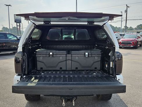 Used 2020 Toyota Tacoma TRD Sport w/ TRD Premium Sport Package AWD/4WD image 32