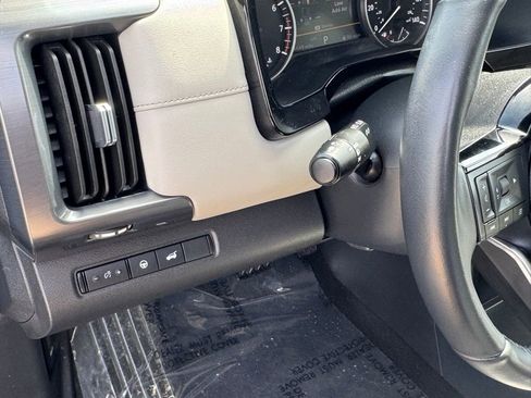 Certified 2024 Nissan Pathfinder SL w/ Black Appearance Package AWD/4WD image 15