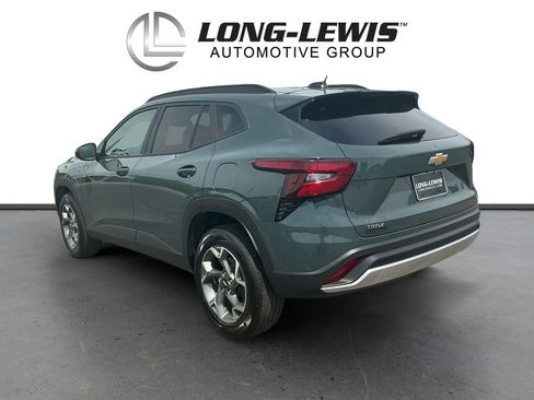 Used 2025 Chevrolet Trax LT FWD image 4