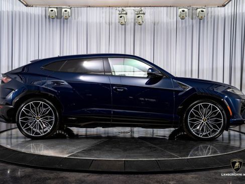 Used 2025 Lamborghini Urus SE image 15