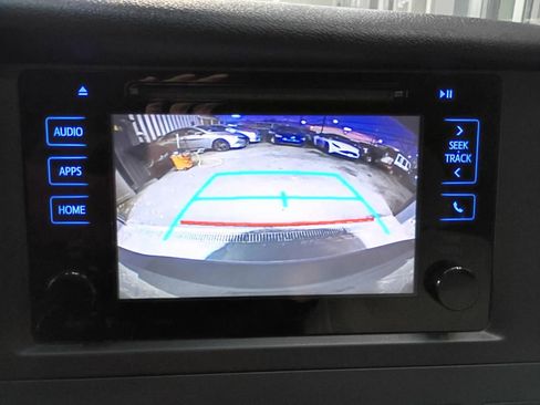 Used 2017 Toyota Sienna LE image 8