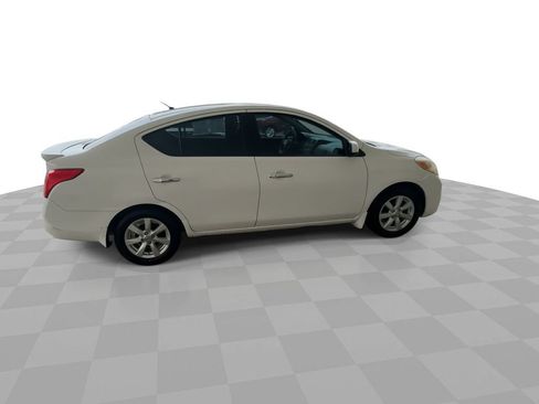 Used 2013 Nissan Versa FWD image 9