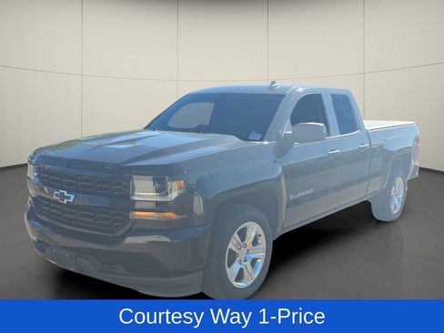 Used 2018 Chevrolet Silverado 1500 Custom w/ Custom Value Package RWD image 4