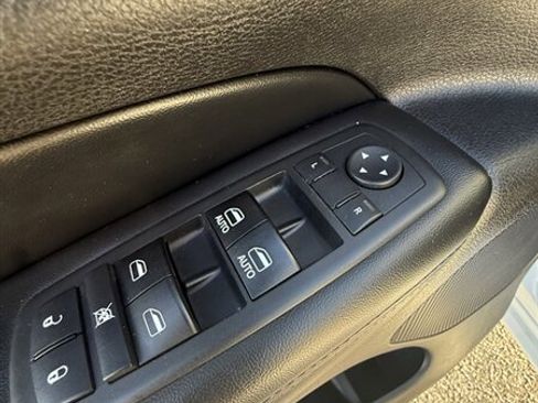 Used 2017 Jeep Grand Cherokee Altitude image 17