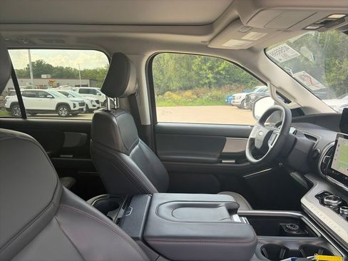 Used 2025 Ford Expedition Active AWD/4WD image 14