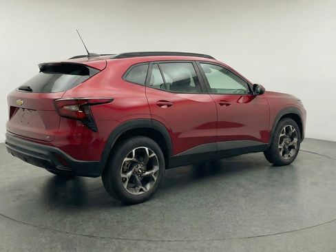 Used 2025 Chevrolet Trax LT FWD image 9