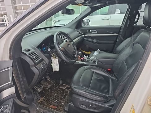 Used 2018 Ford Explorer XLT w/ Equipment Group 202A image 6