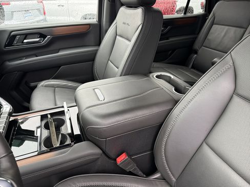 Certified 2025 GMC Yukon Denali image 16