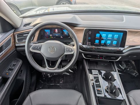 Used 2026 Volkswagen Atlas SE w/ Panoramic Sunroof Package FWD image 18