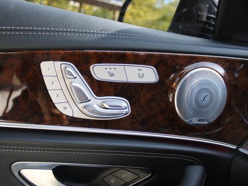 Used 2017 Mercedes-Benz E 300 4MATIC image 38