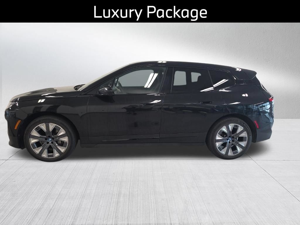 Certified 2024 BMW iX xDrive50 w/ Premium Package AWD/4WD image 7