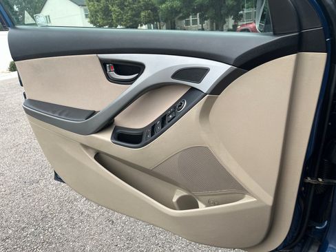 Used 2014 Hyundai Elantra SE w/ Option Group 02 FWD image 13