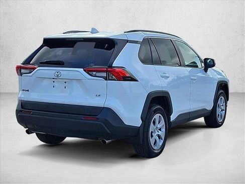 Used 2020 Toyota RAV4 LE FWD image 5