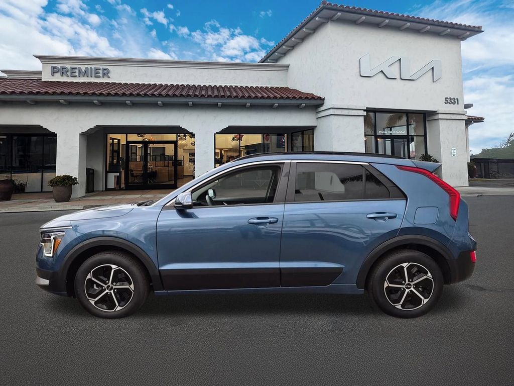 Certified 2025 Kia Niro EX FWD image 5