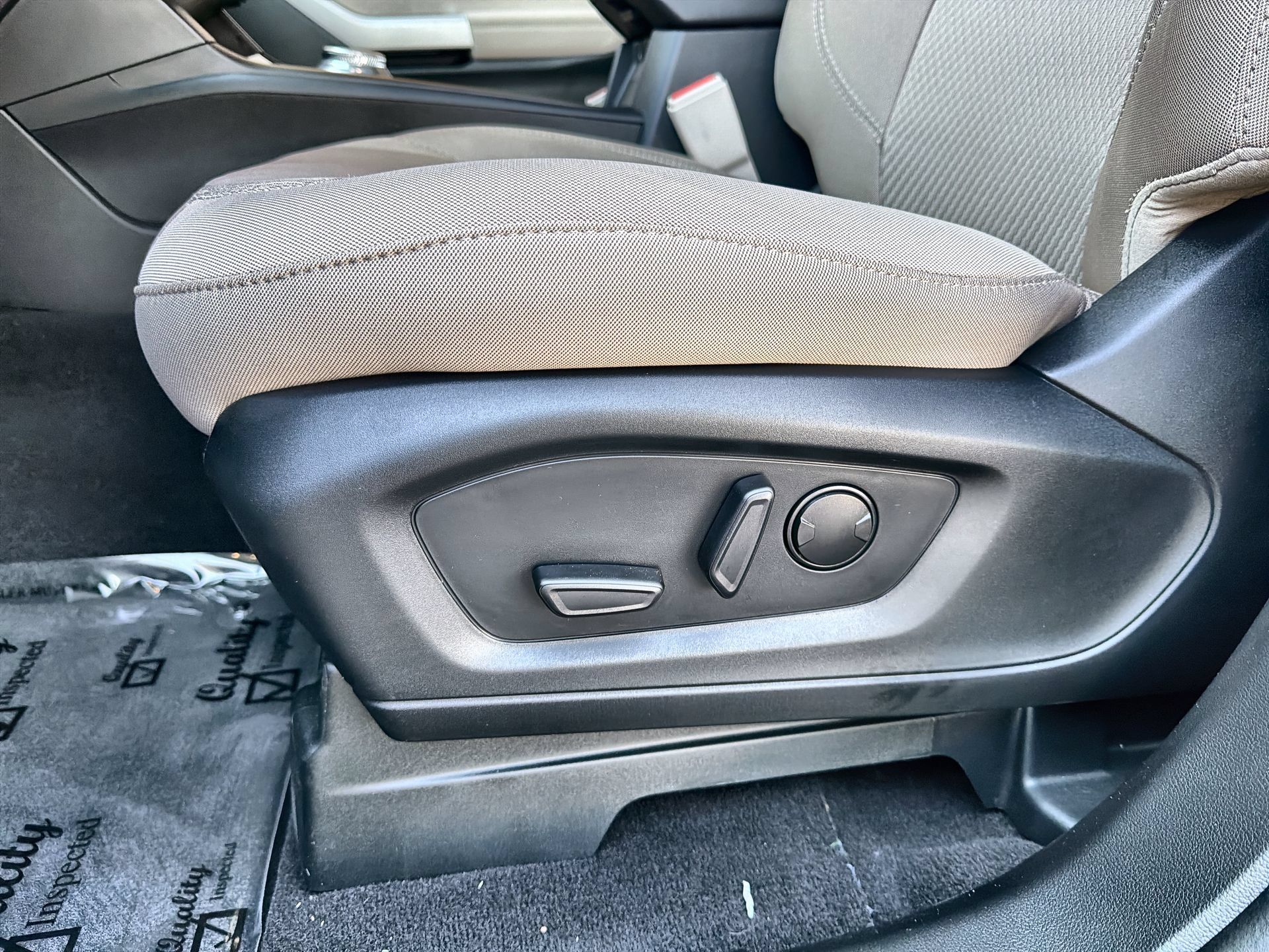 Certified 2023 Ford Explorer XLT RWD image 12