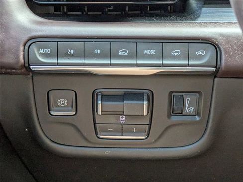 Used 2022 Cadillac Escalade Sport Platinum w/ LPO, ONYX Package AWD/4WD image 12