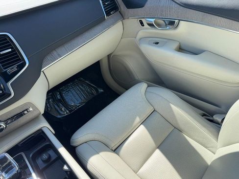 Certified 2024 Volvo XC90 T8 Ultimate w/ Protection Package Premier image 17