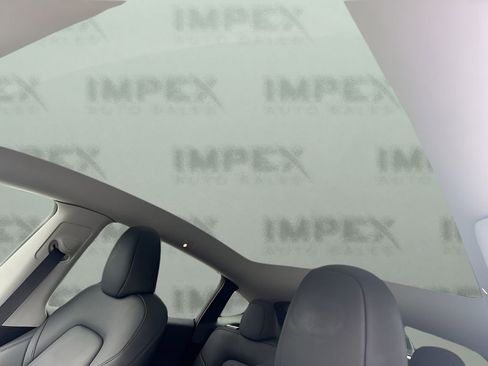 Used 2024 Tesla Model Y Long Range RWD image 11
