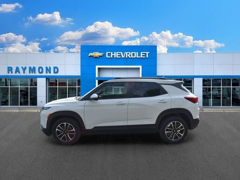 Used 2025 Chevrolet TrailBlazer LT w/ LT Cold Weather Package FWD image 6