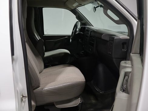 Used 2017 Chevrolet Express 3500 LT w/ LT Preferred Equipment Group RWD image 18