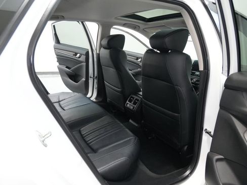 Used 2018 Honda Accord Touring image 24