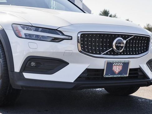 Certified 2024 Volvo V60 B5 Cross Country Ultimate image 14