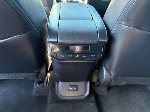 Used 2024 Toyota Highlander XSE FWD image 25