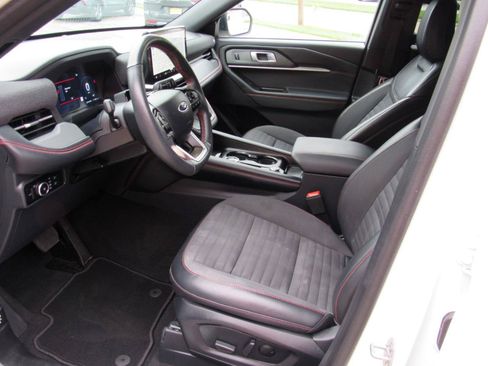 Used 2025 Ford Explorer ST-Line AWD/4WD image 12